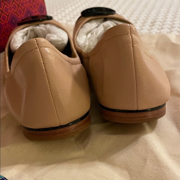 Tory Burch Tan Black minnie cap toe ballet leather 10 - Picture 7 of 12